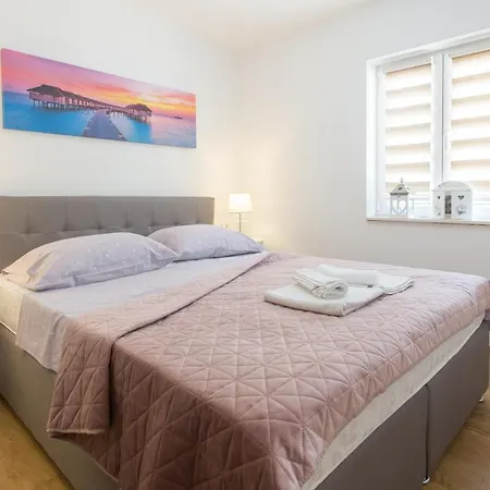 Ivano&heated Pool&sea View&football Court&children's Playground Villa *