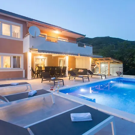 Ivano&heated Pool&sea View&football Court&children's Playground