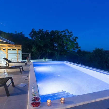 Ivano&heated Pool&sea View&football Court&children's Playground Villa *