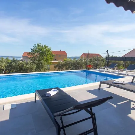 Ivano&heated Pool&sea View&football Court&children's Playground Kaštel Stari