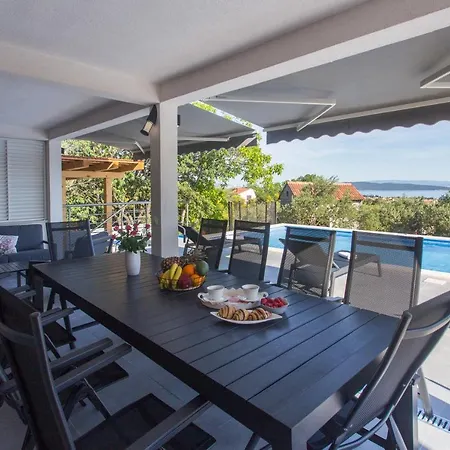 Ivano&heated Pool&sea View&football Court&children's Playground Villa