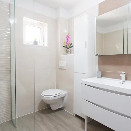Villa Ivano&heated Pool&sea View&football Court&children's Playground Kaštel Stari