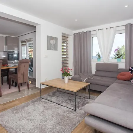 Ivano&heated Pool&sea View&football Court&children's Playground Villa *